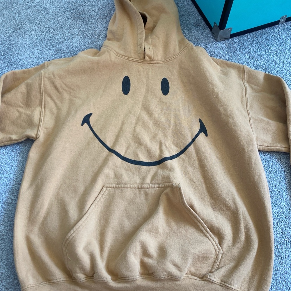 Smiley sweatshirt from Pacsun. Small rip on pocket but can be easily sewed